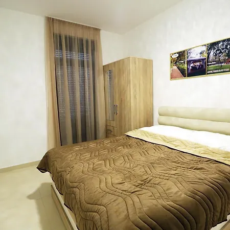 Wing Club Apartments- Center Apartment
